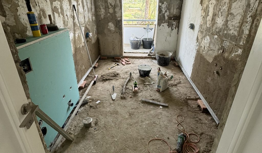 Baño en reforma integral con instalación de pladur y materiales de obra